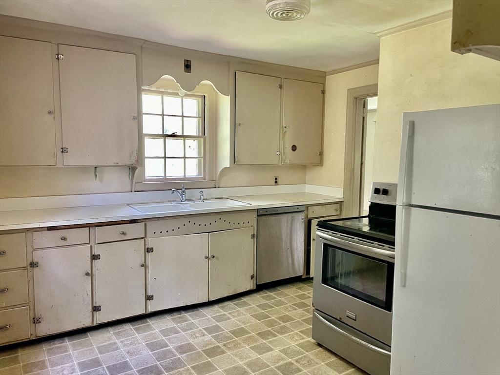 102 Farview Way Amherst, MA 01002 - Photo 11 of 24