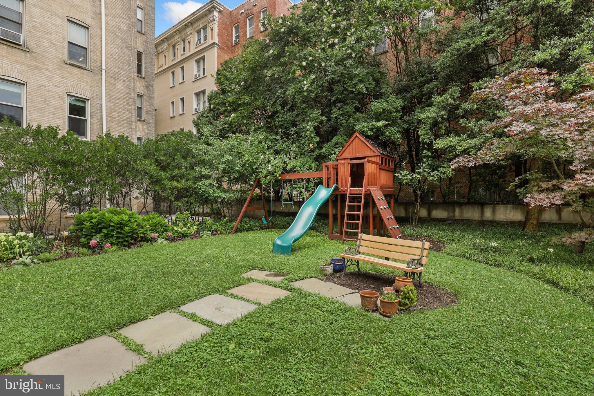2022 Columbia Road Northwest, Unit 315 Washington, DC 20009 - Photo 32 of 37