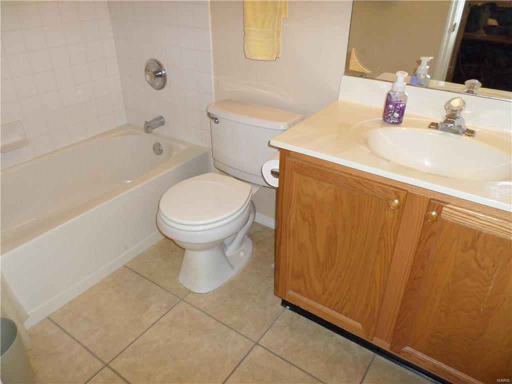 5016 Nicholas Ridge Drive St. Louis, MO 63129 - Photo 17 of 28 Gallery Image 17
