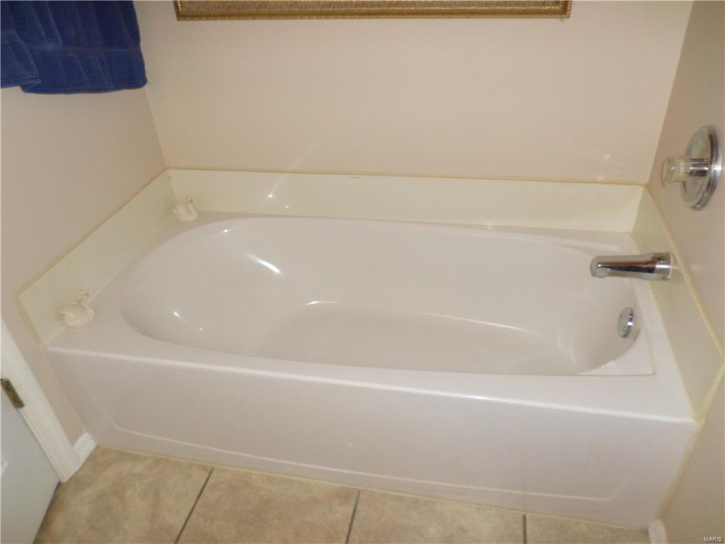 5016 Nicholas Ridge Drive St. Louis, MO 63129 - Photo 20 of 28 Gallery Image 20
