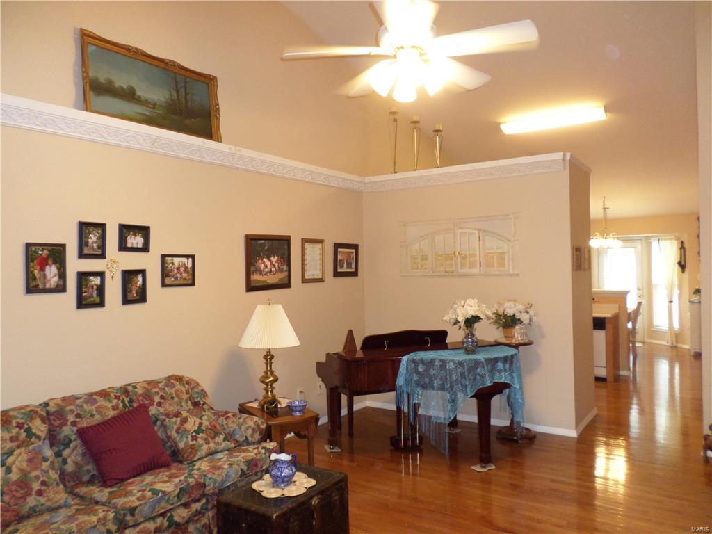 5016 Nicholas Ridge Drive St. Louis, MO 63129 - Photo 3 of 28 Gallery Image 3