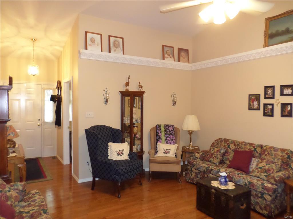 5016 Nicholas Ridge Drive St. Louis, MO 63129 - Photo 4 of 28 Gallery Image 4