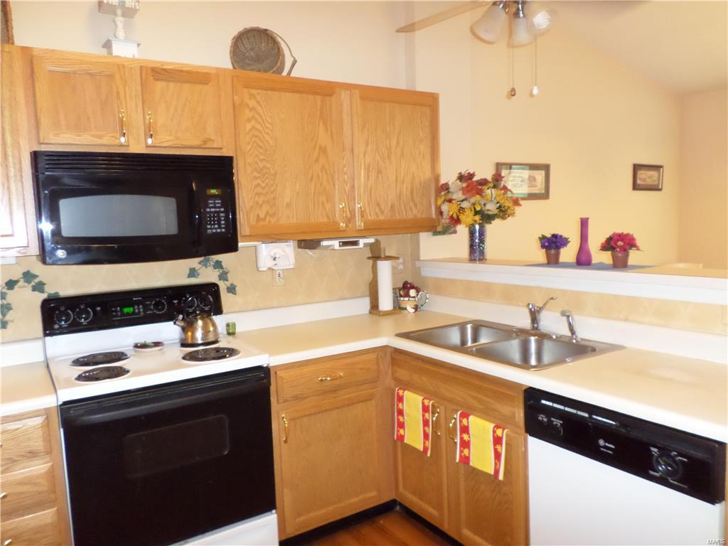 5016 Nicholas Ridge Drive St. Louis, MO 63129 - Photo 8 of 28 Gallery Image 8