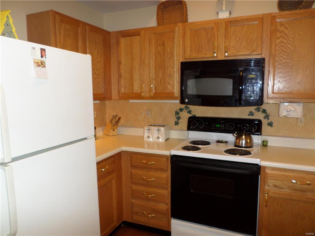 5016 Nicholas Ridge Drive St. Louis, MO 63129 - Photo 9 of 28 Gallery Image 9
