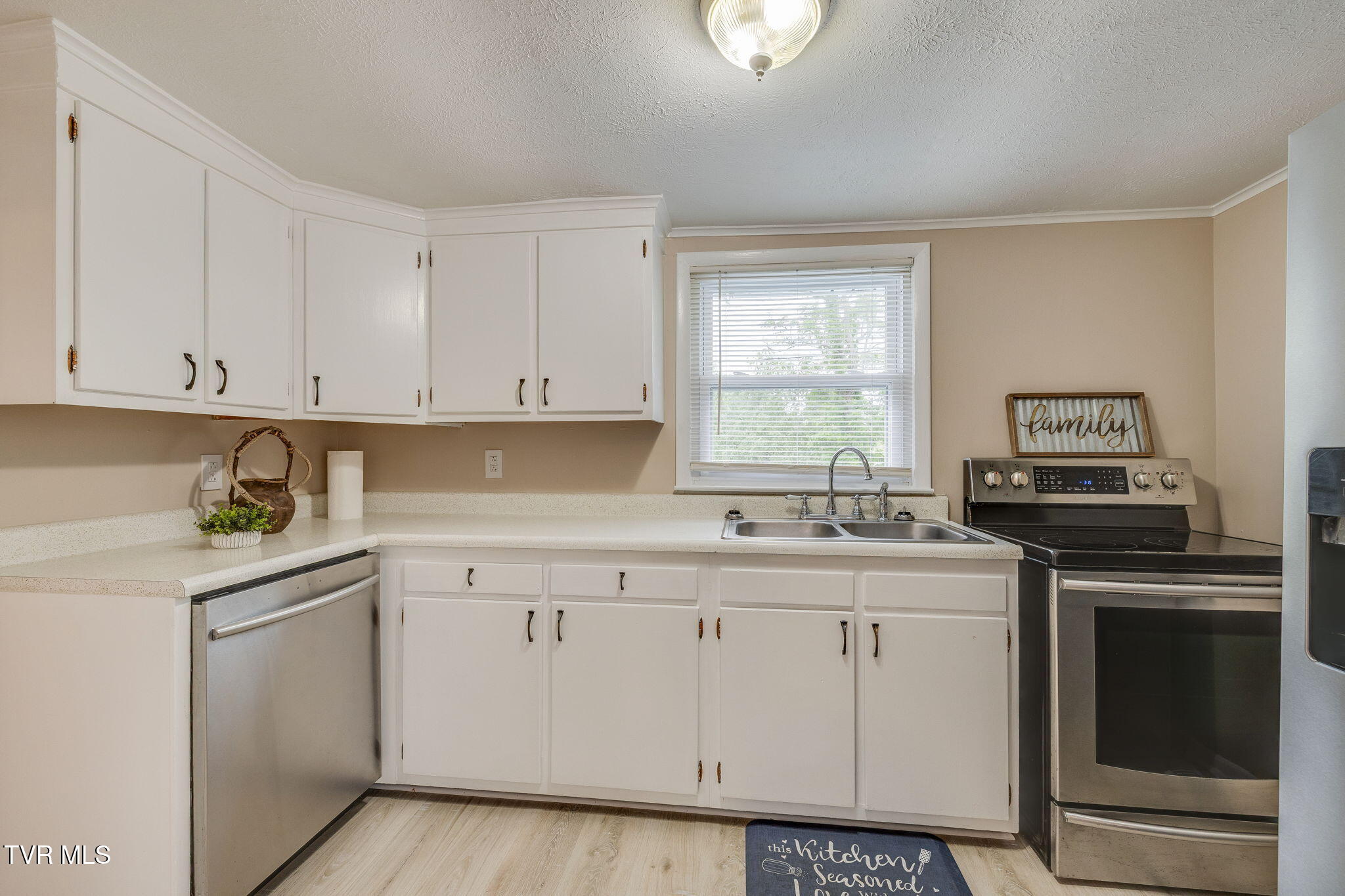 1774 Highway 93 Fall Branch, TN 37656 - Photo 10 of 29 010
