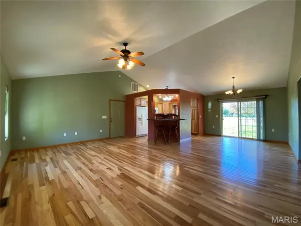 $1,200 | 15040 Bradley Lane, Marion, IL 62959