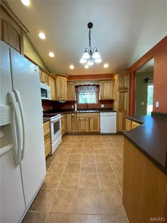 $1,200 | 15040 Bradley Lane, Marion, IL 62959