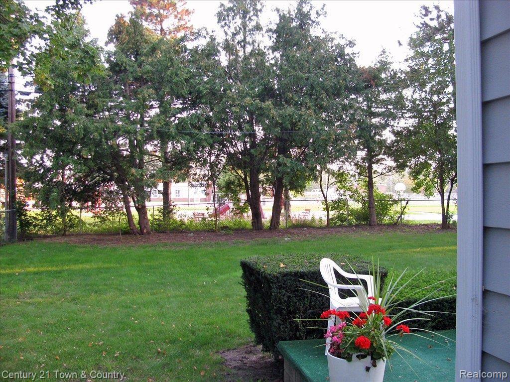 215 Croswell Street Romeo, MI 48065 - Photo 17 of 21 rear_view_0333_edited-1