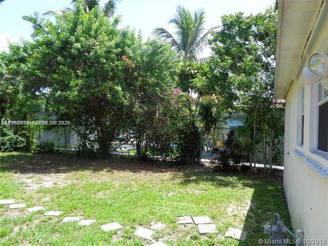 1925 Thomas Street, Unit 1925 Hollywood, FL 33020 - Photo 23 of 24 a view of a backyard