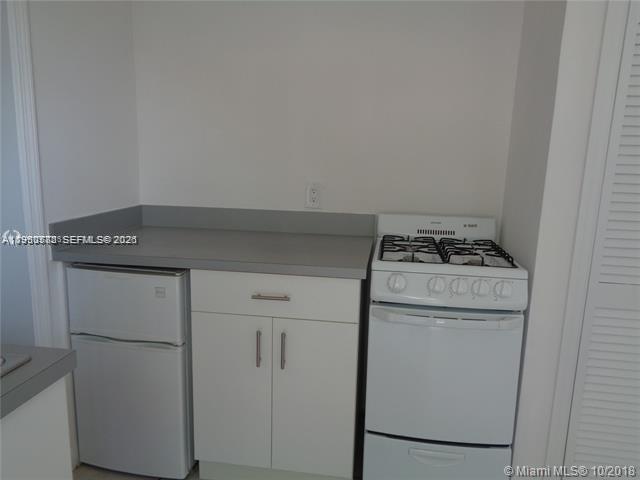 1925 Thomas Street, Unit 1925 Hollywood, FL 33020 - Photo 5 of 24 a utility room with dryer and washer