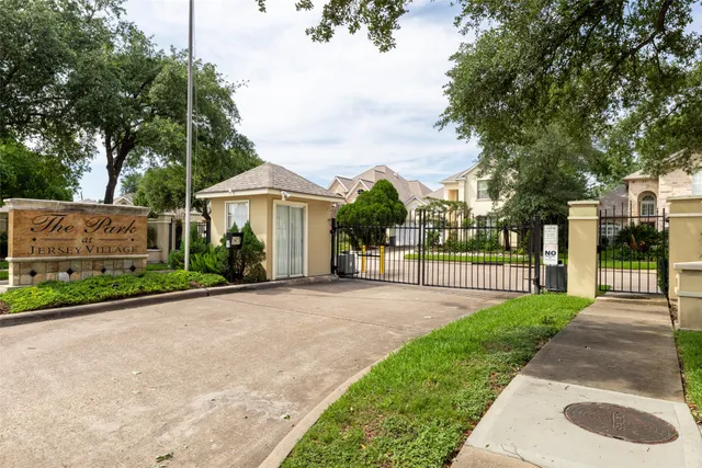 $3,000 | 44 Parkway Place, Houston, TX 77040
