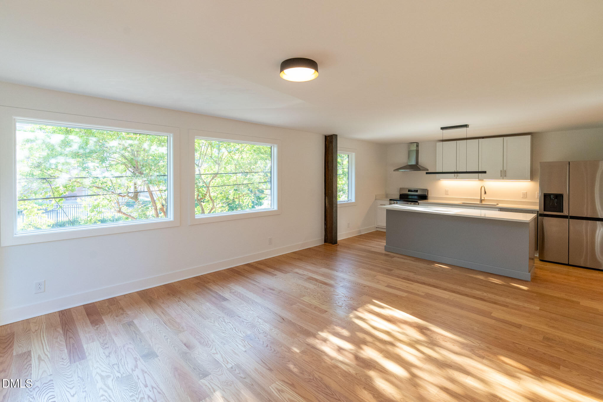 402 East Martin Street Raleigh, NC 27601 - Photo 4 of 23 a view of kitchen with wooden floor and electronic appliances