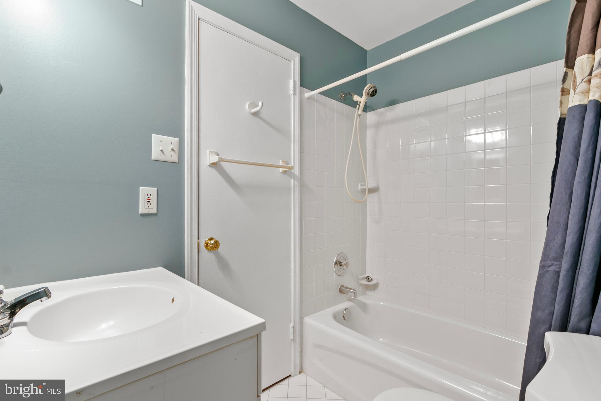 2209 Coffeewood Court Silver Spring, MD 20906 - Photo 19 of 40 Master Bathroom with tub