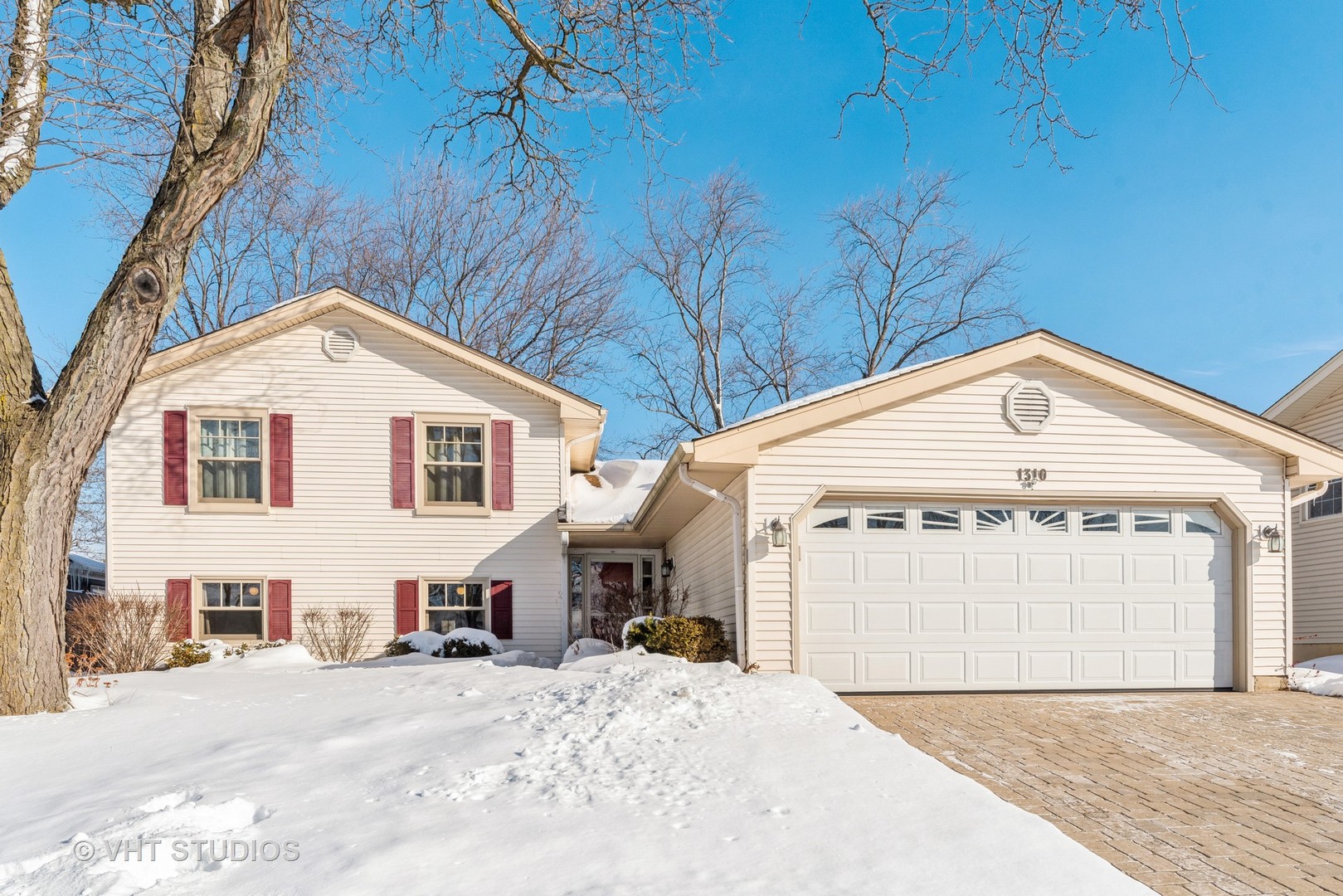 1310 Campbell Lane Hoffman Estates, IL 60169 - Photo 1 of 17