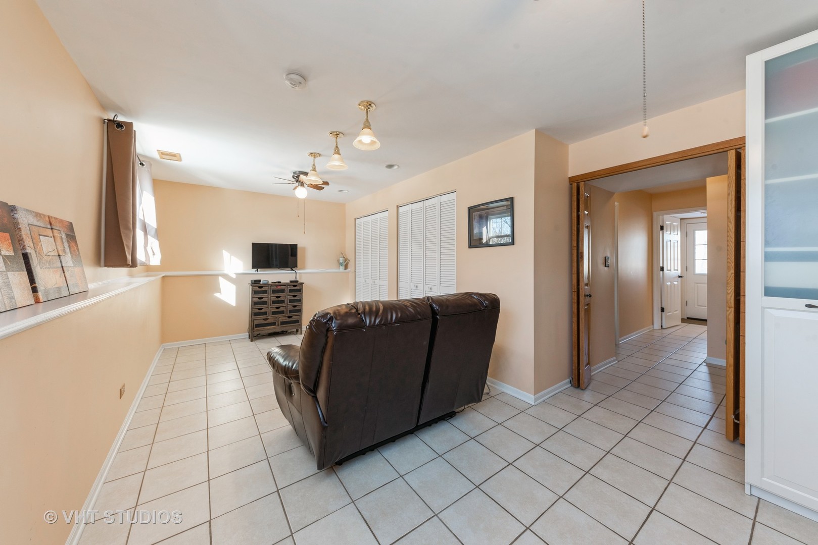 1310 Campbell Lane Hoffman Estates, IL 60169 - Photo 13 of 17