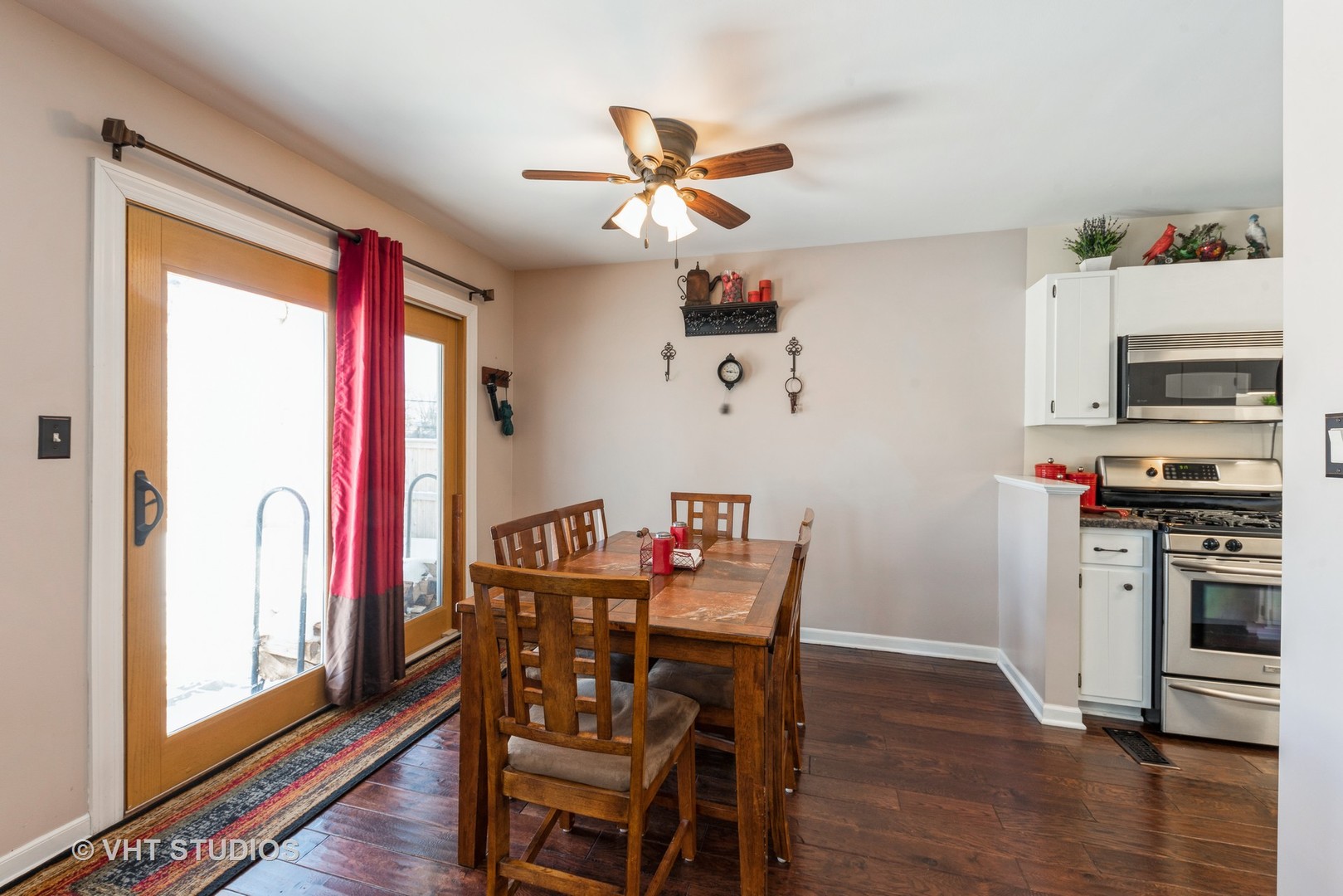 1310 Campbell Lane Hoffman Estates, IL 60169 - Photo 4 of 17