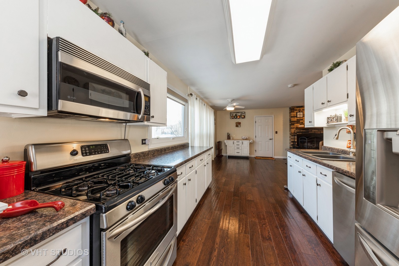 1310 Campbell Lane Hoffman Estates, IL 60169 - Photo 5 of 17