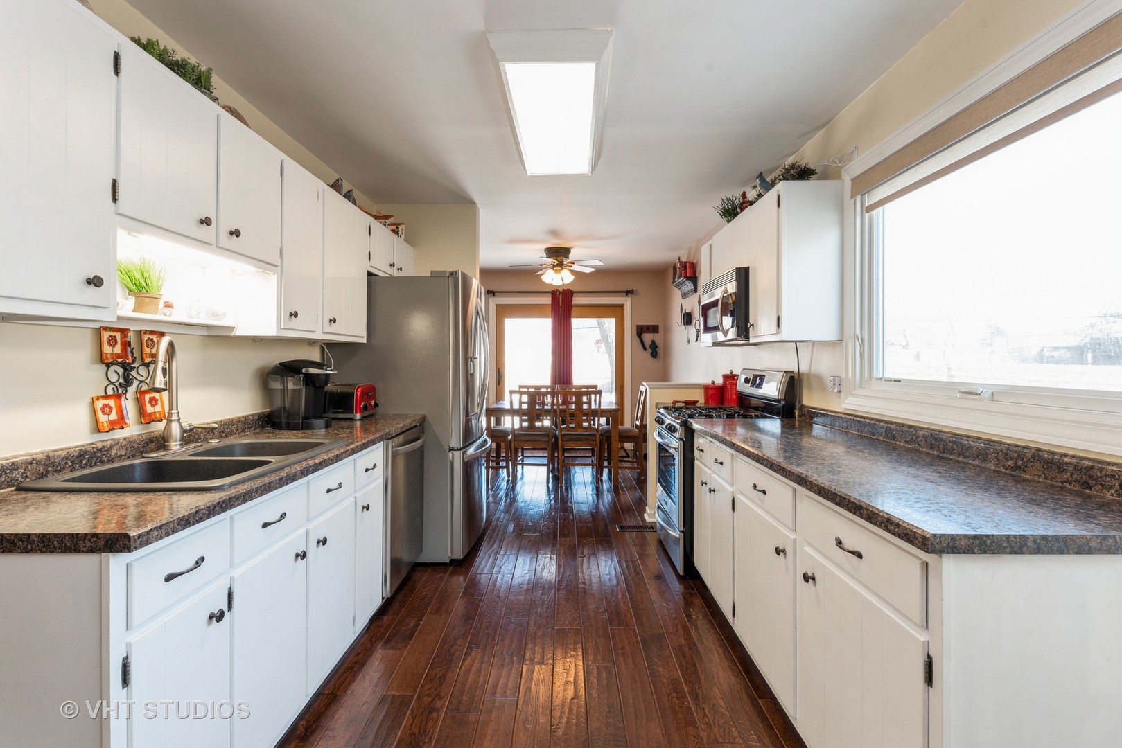 1310 Campbell Lane Hoffman Estates, IL 60169 - Photo 6 of 17