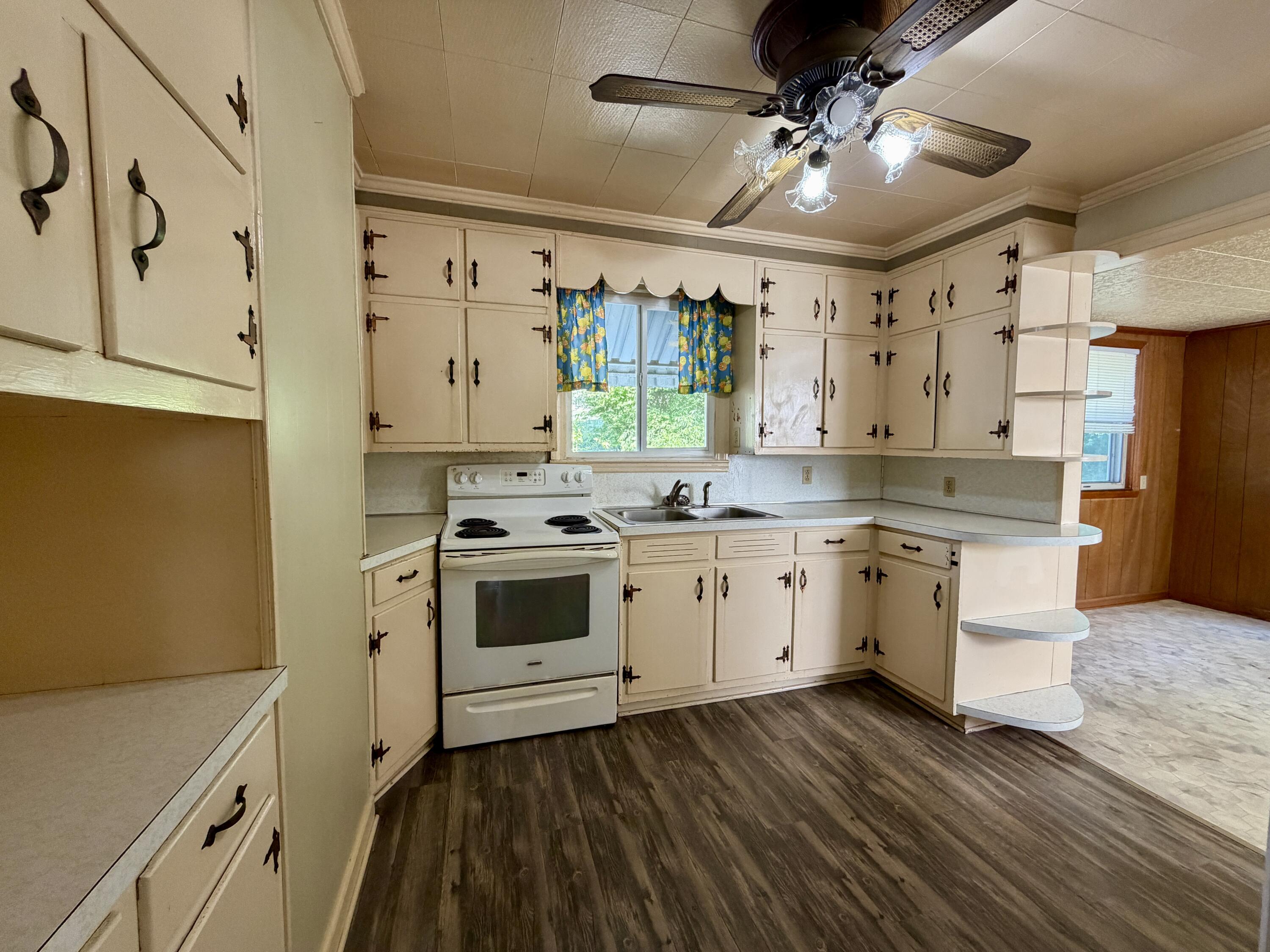 931 Myrtle Road Martinsville, VA 24112 - Photo 11 of 26 IMG_2022