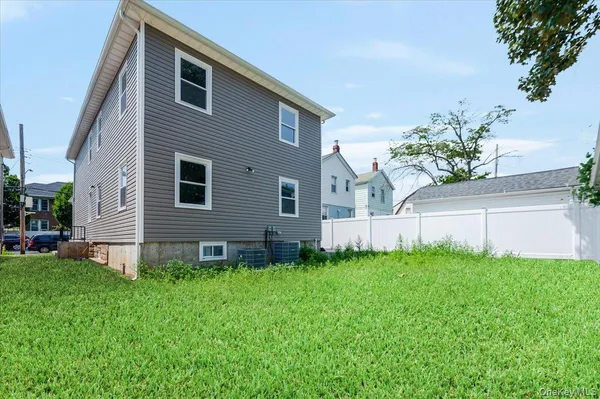 a view of backyard with garden