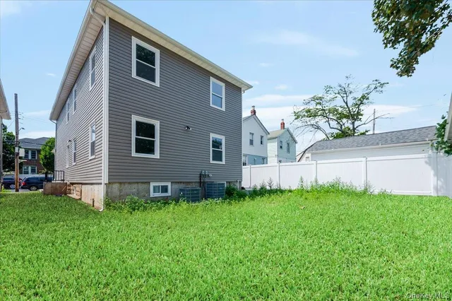 a view of backyard with garden