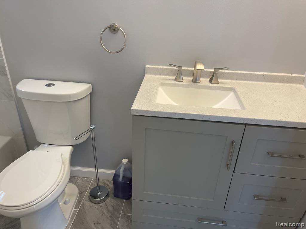 17898 Common Road Roseville, MI 48066 - Photo 37 of 58 33.jpeg