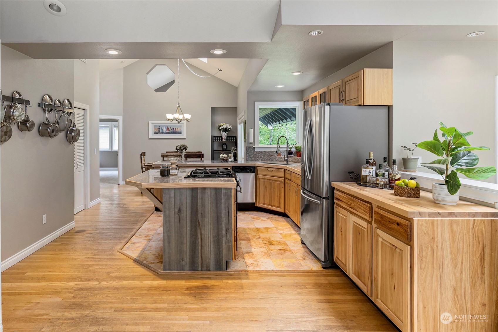 5786 East Collins Road Port Orchard, WA 98366 - Photo 12 of 34 Gallery Image 12