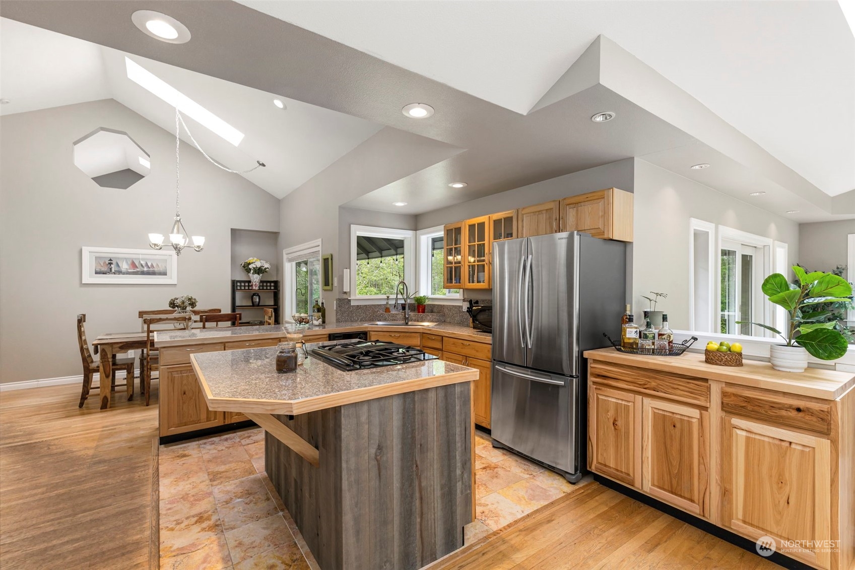 5786 East Collins Road Port Orchard, WA 98366 - Photo 13 of 34 Gallery Image 13