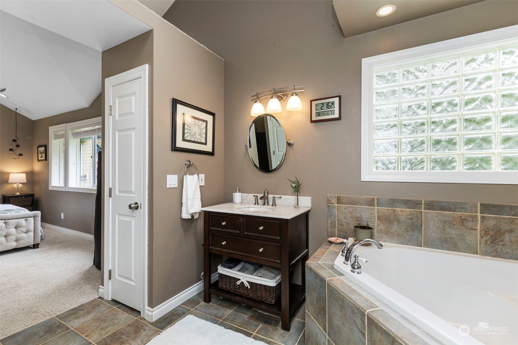 5786 East Collins Road Port Orchard, WA 98366 - Photo 19 of 34 Gallery Image 19