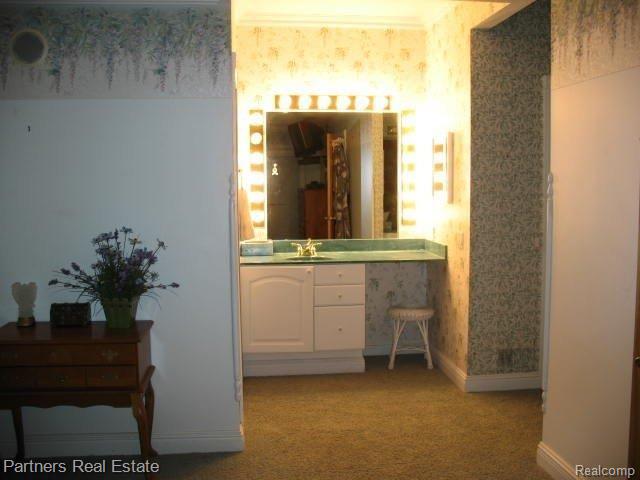 693 Francis Road Howell, MI 48843 - Photo 23 of 25 DRESSING AREA