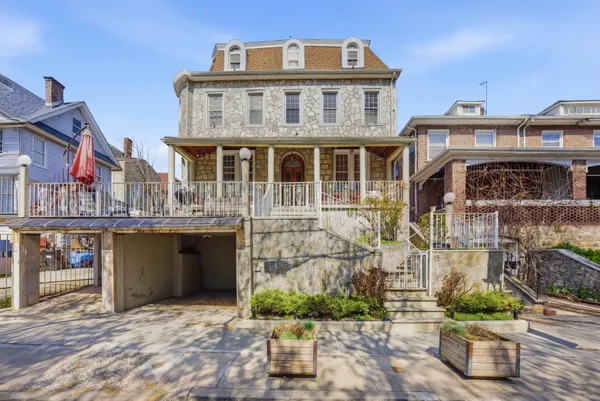 $2,195,000 | 15 Fort Charles Place | Marble Hill