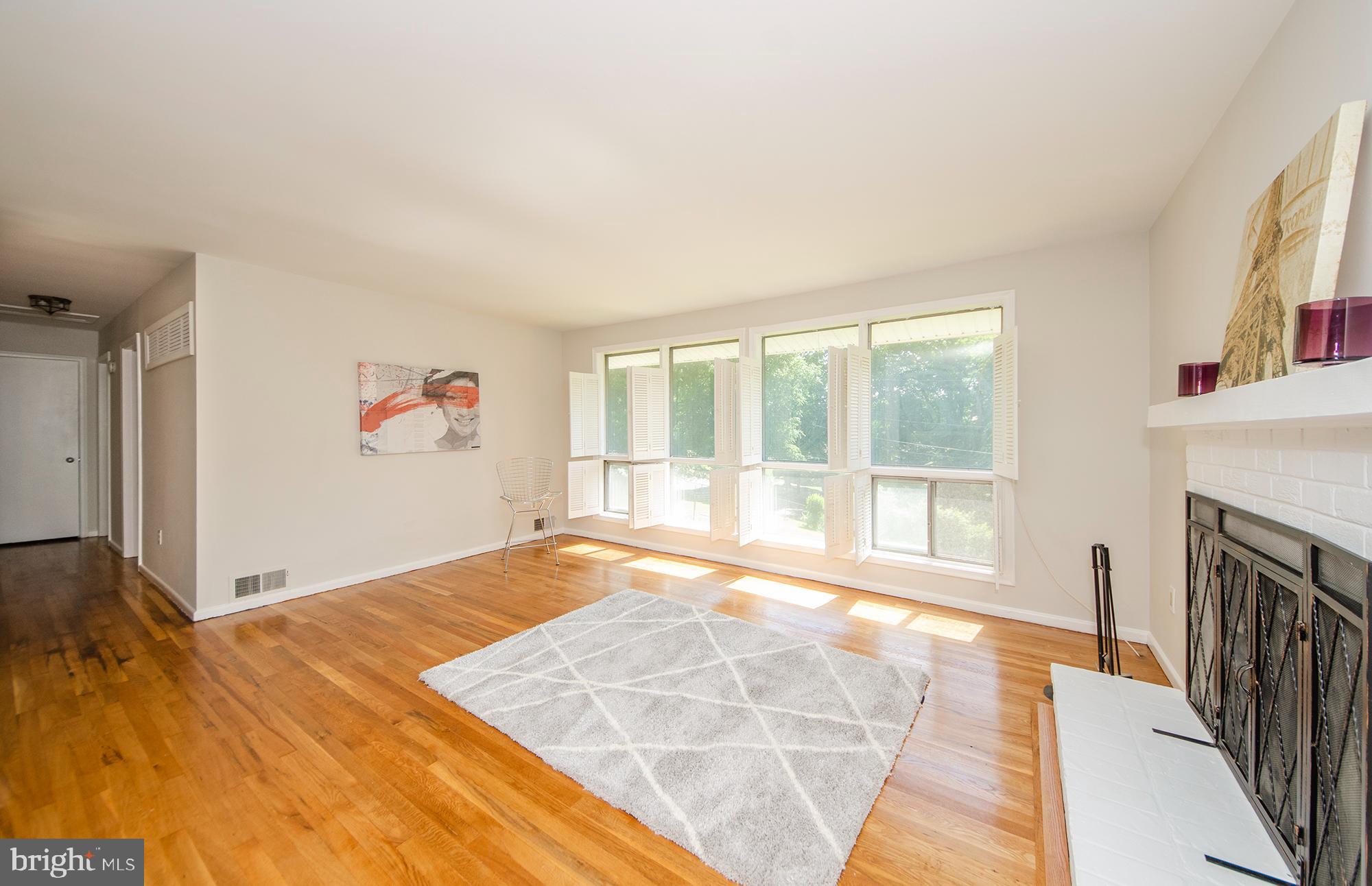 4411 Roundhill Road Alexandria, VA 22310 - Photo 3 of 23 Gallery Image 3