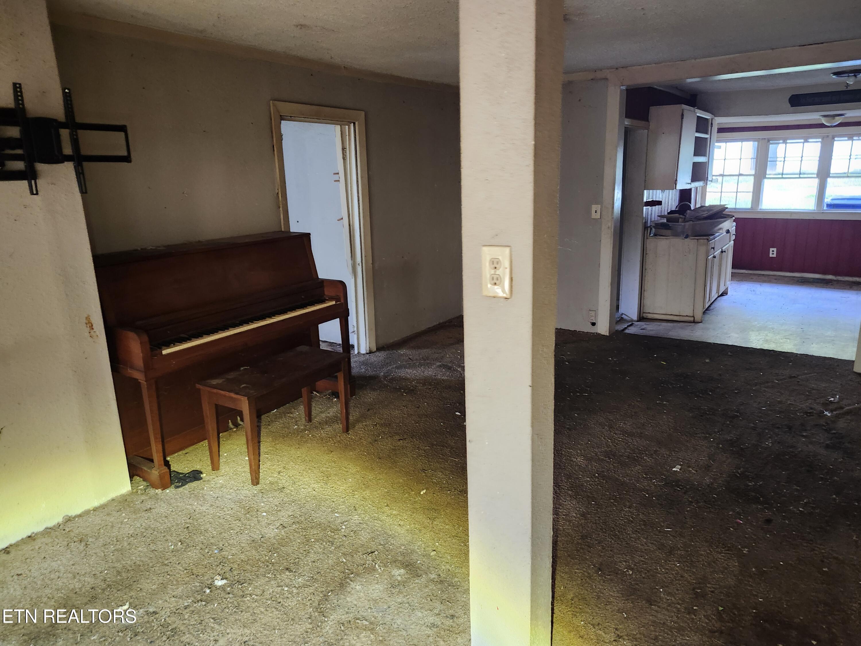 722 Hendrickson Street Clinton, TN 37716 - Photo 5 of 13 1000044390