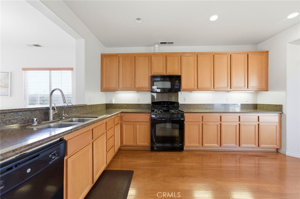 1686 Gilliam Court Riverside, CA 92501 - Photo 11 of 41