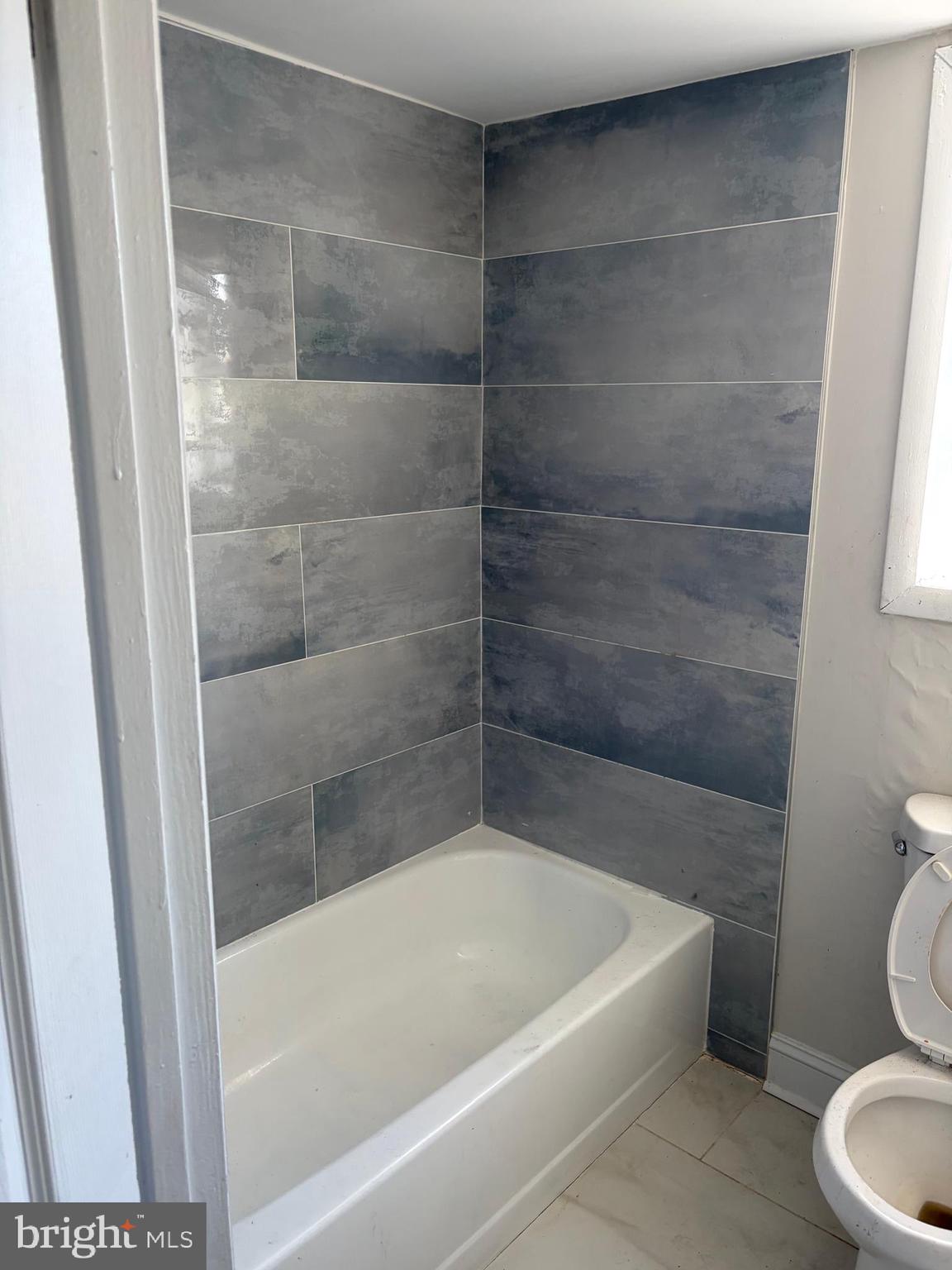 305 South Calhoun Street Baltimore, MD 21223 - Photo 11 of 13 a bathroom with a bathtub and a toilet