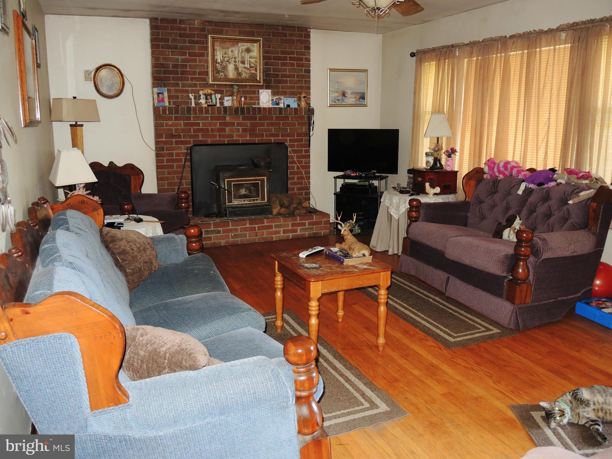 13862 Union Church Road Sumerduck, VA 22742 - Photo 5 of 20 Living Room