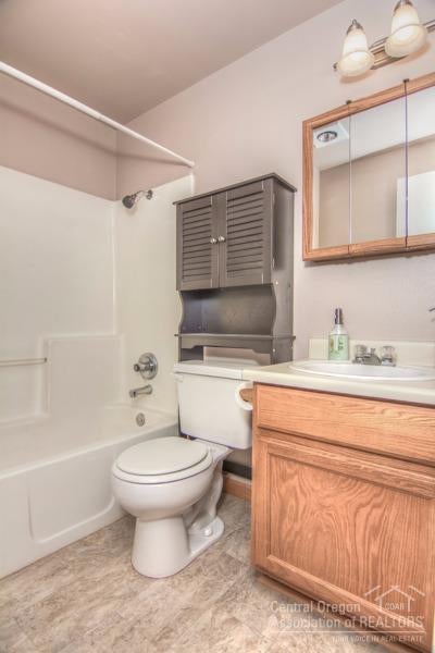 3207 Southwest Quartz Place Redmond, OR 97756 - Photo 10 of 16 Additional Photo