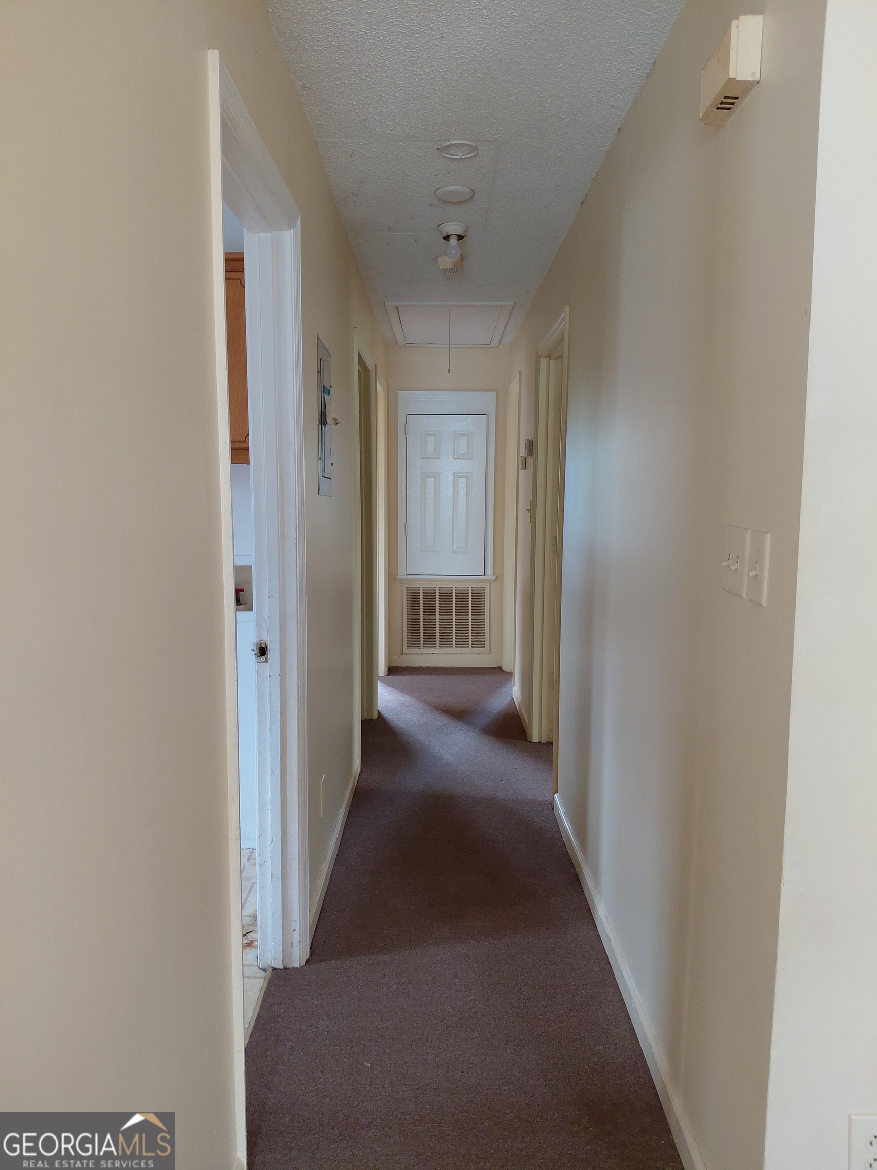 534 Hanson Street Macon, GA 31206 - Photo 6 of 16 a view of a hallway