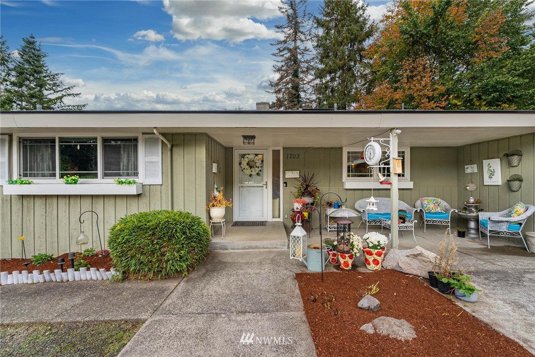 1703 Southwest Cook Road Port Orchard, WA 98367 - Photo 5 of 40 Gallery Image 5