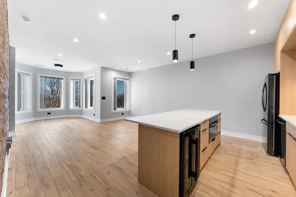 $4,000 | 7724 North Eastlake Terrace, Unit 1, Chicago, IL 60626