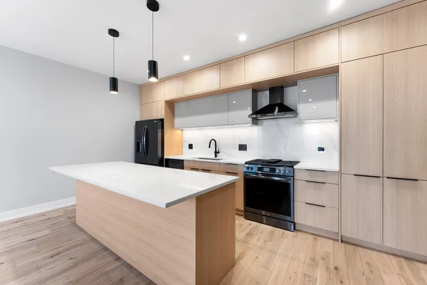 $4,000 | 7724 North Eastlake Terrace, Unit 1, Chicago, IL 60626