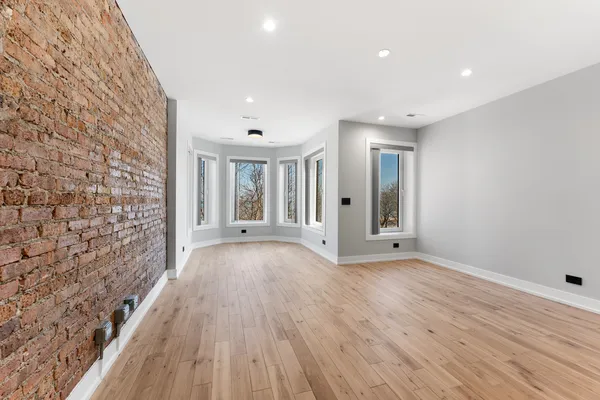 $4,000 | 7724 North Eastlake Terrace, Unit 1, Chicago, IL 60626