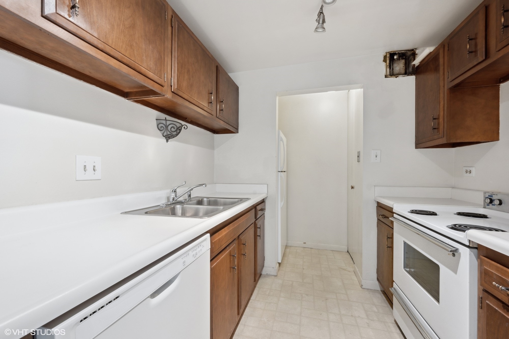 1625 Sheridan Road, Unit 406 Wilmette, IL 60091 - Photo 4 of 10 a kitchen with stainless steel appliances granite countertop a sink stove and refrigerator
