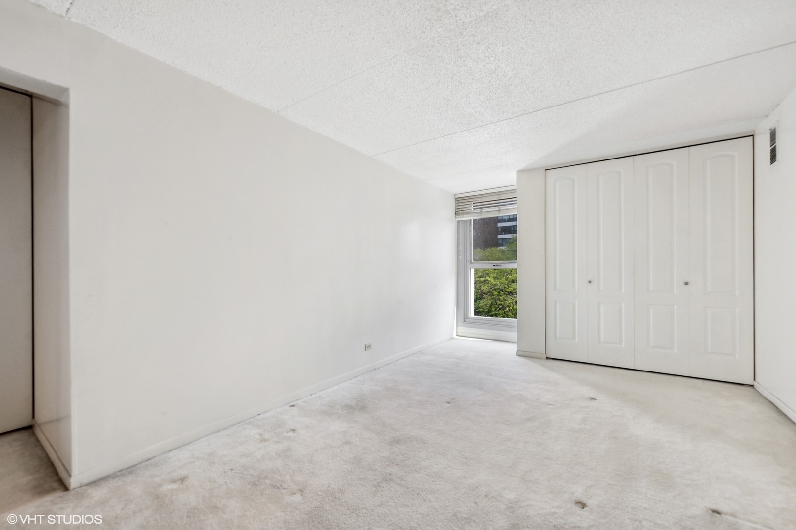 1625 Sheridan Road, Unit 406 Wilmette, IL 60091 - Photo 7 of 10 an empty room with a window and a kitchen