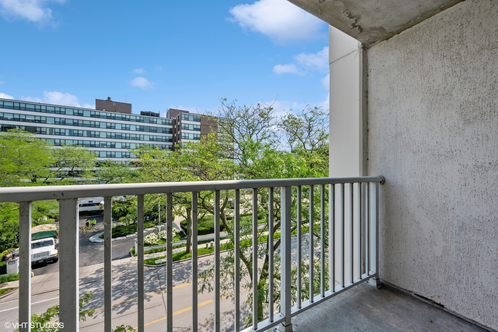 1625 Sheridan Road, Unit 406 Wilmette, IL 60091 - Photo 9 of 10 a view of a balcony with city view