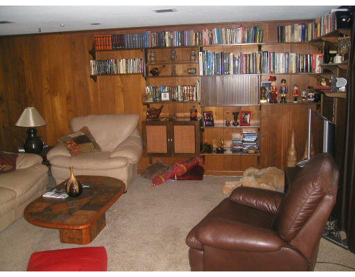 28 Jane Road Marblehead, MA 01945 - Photo 13 of 18 a living room with furniture and a book shelf