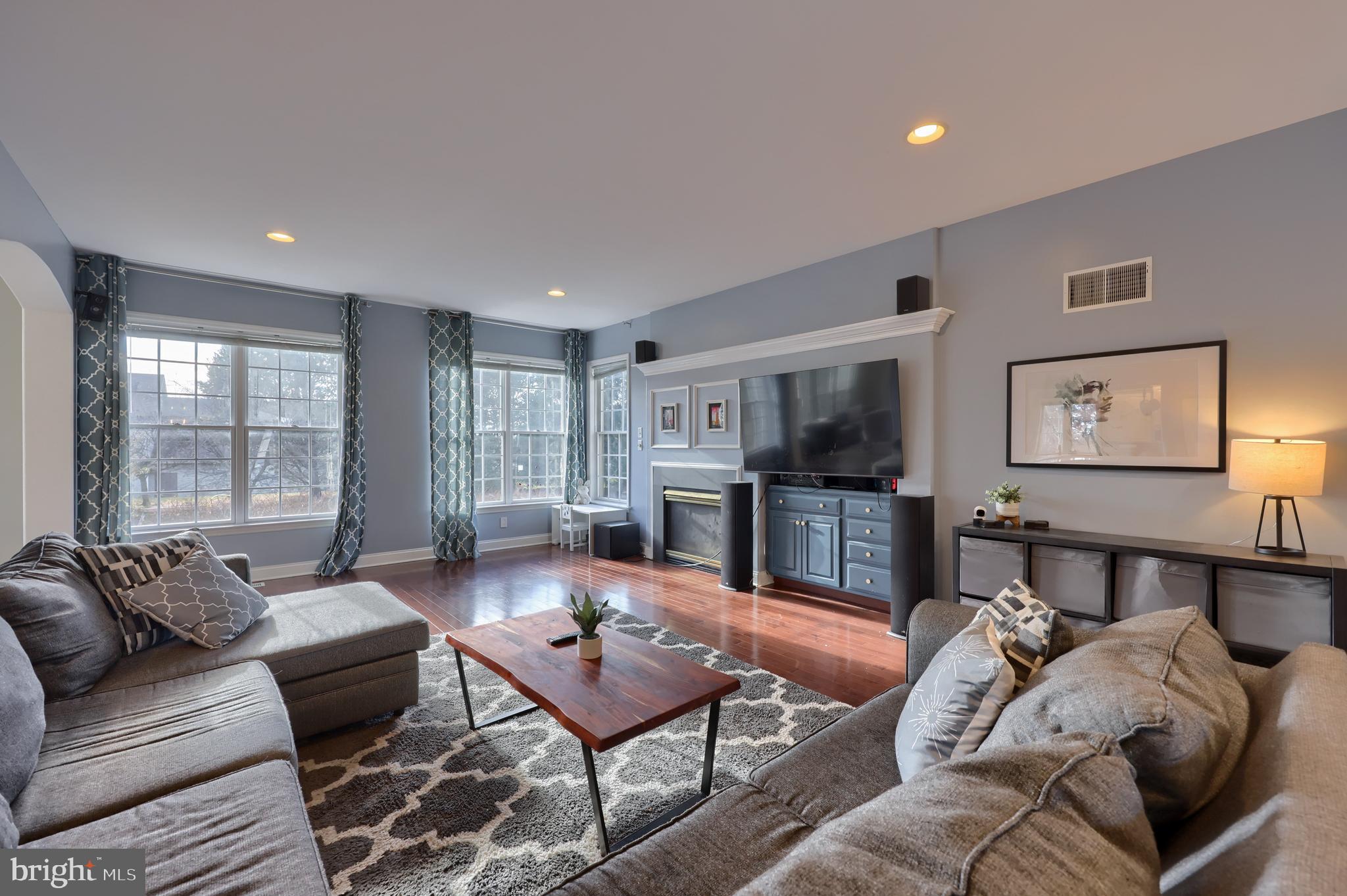 103 Hunters Crossing Lititz, PA 17543 - Photo 2 of 48 Family room
