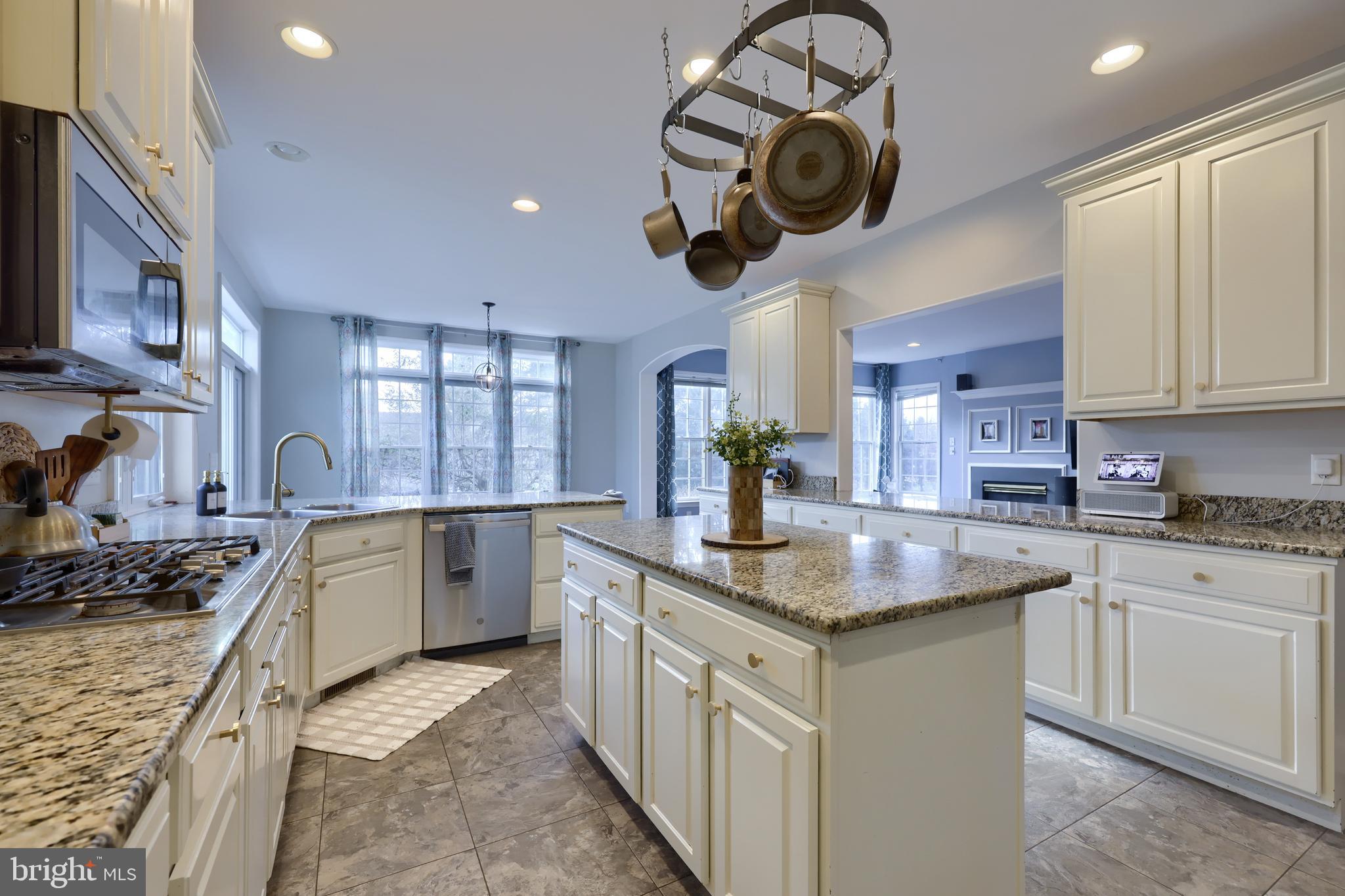 103 Hunters Crossing Lititz, PA 17543 - Photo 3 of 48 Kitchen