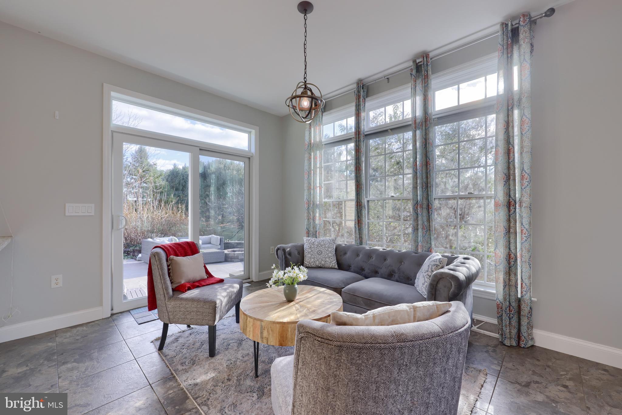 103 Hunters Crossing Lititz, PA 17543 - Photo 4 of 48 Breakfast nook