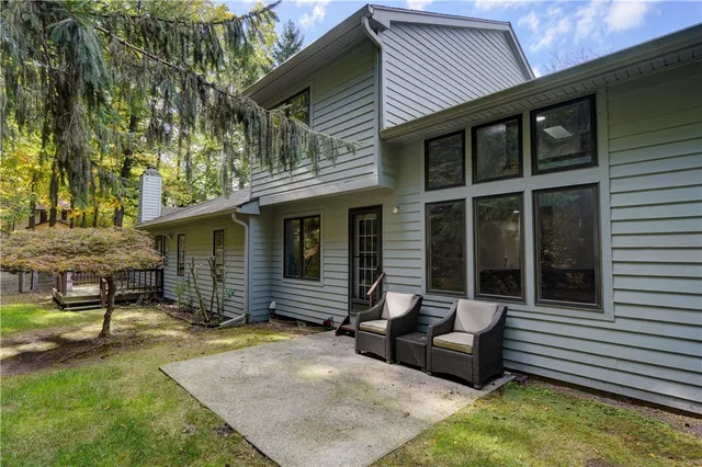 $349,900 | 4 Colonial Circle, Perinton, NY 14450